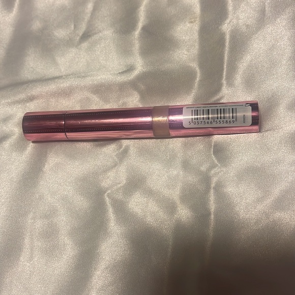 ⭐️ 3 for $15 ⭐️ Makeup Revolution Bright Light Highlighter - Picture 3 of 3